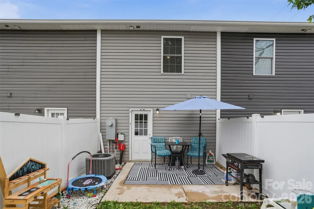 1629 Oak Leaf Drive Hickory, NC 28601
