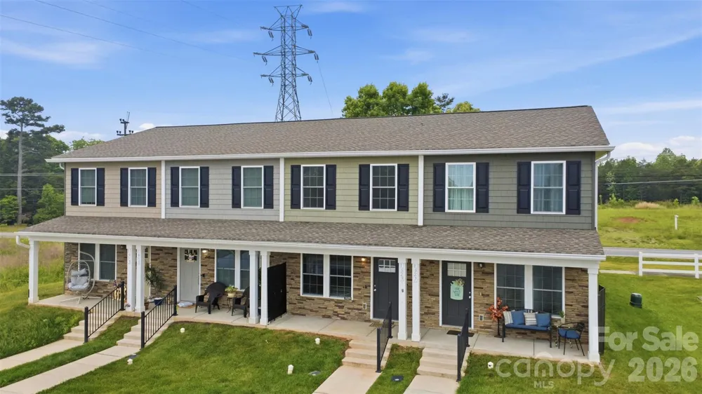 1629 Oak Leaf Drive Hickory, NC 28601