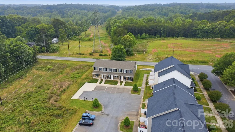 1629 Oak Leaf Drive Hickory, NC 28601