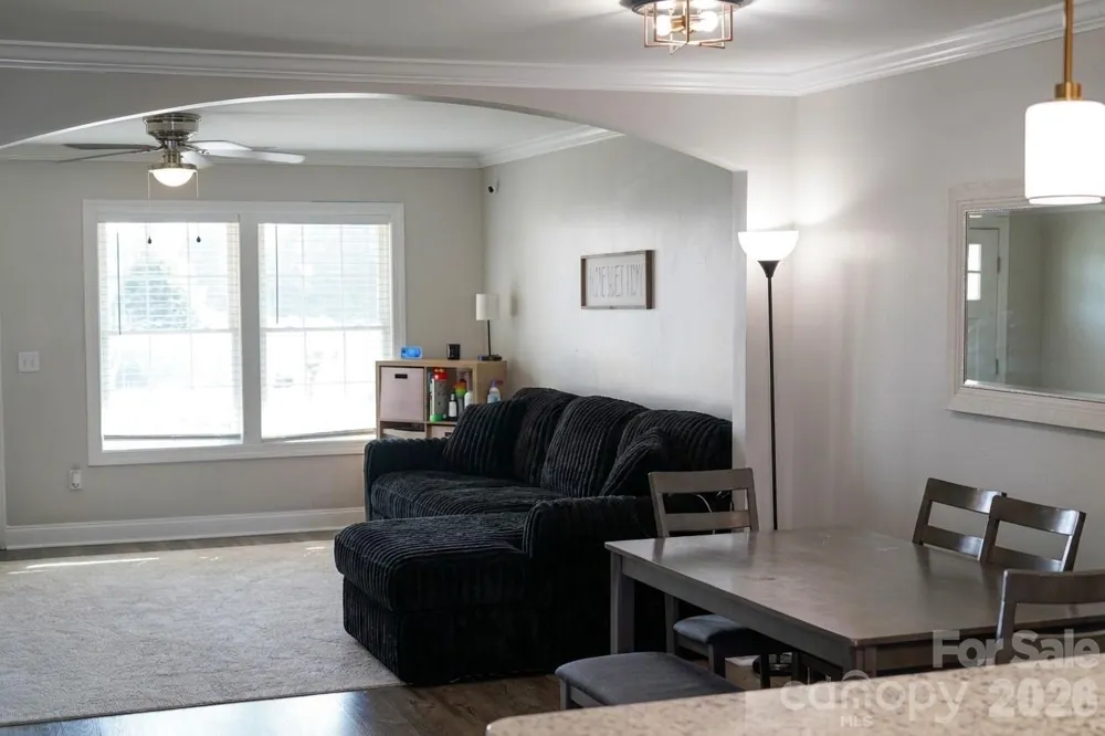 1629 Oak Leaf Drive Hickory, NC 28601