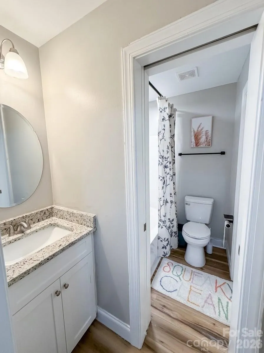 1629 Oak Leaf Drive Hickory, NC 28601