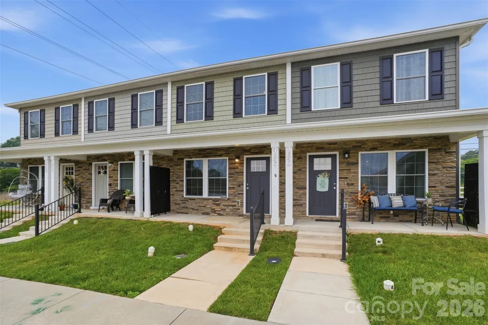 1629 Oak Leaf Drive Hickory, NC 28601