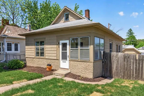1041 Magnolia Avenue E