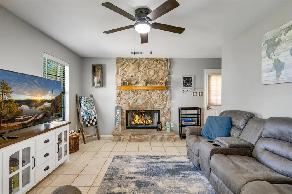 4479 Sunrise Drive Chandler, TX 75758