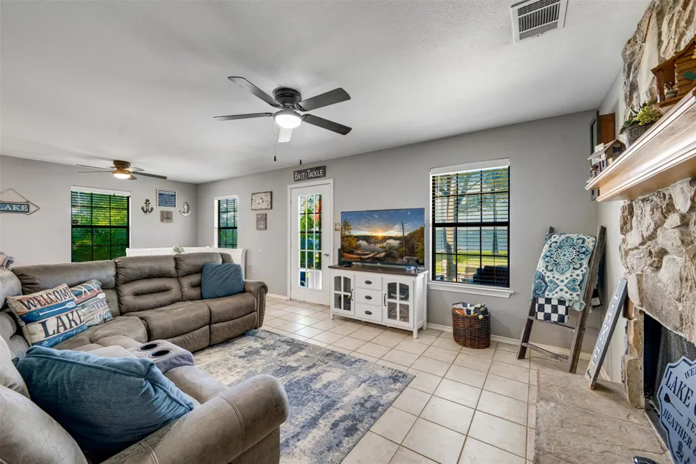 4479 Sunrise Drive Chandler, TX 75758
