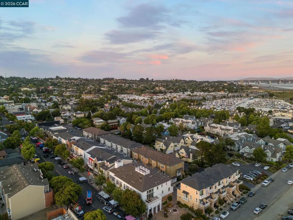 228 1St St Benicia, CA 94510