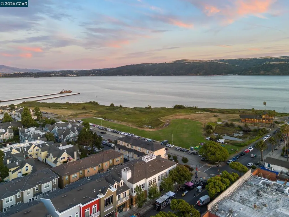 228 1St St Benicia, CA 94510