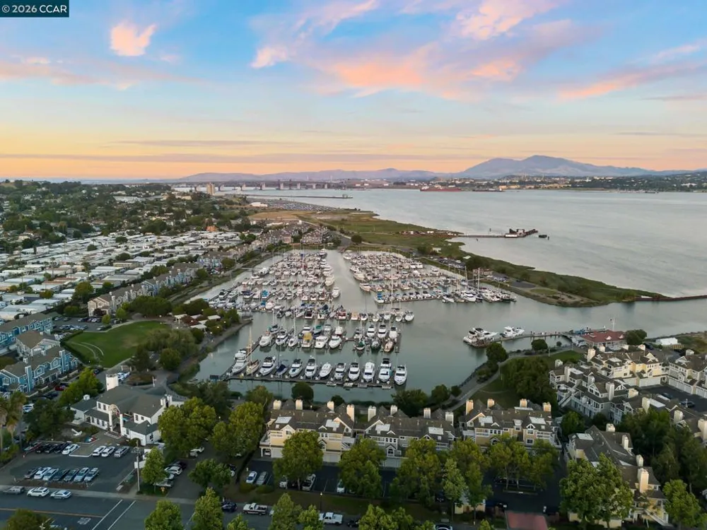 228 1St St Benicia, CA 94510