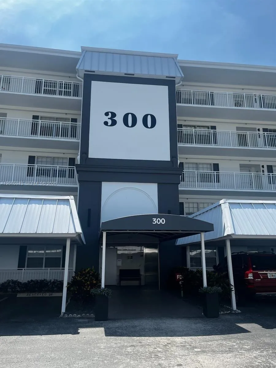 300 John F Kennedy Dr #101 Atlantis, FL 33462