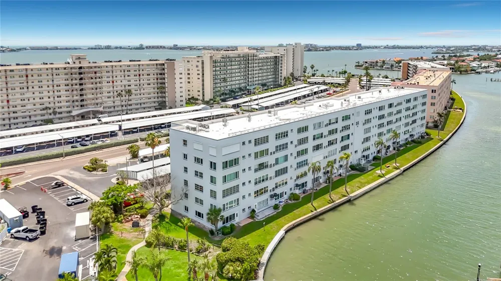 5925 SHORE BOULEVARD S #107 Gulfport, FL 33707