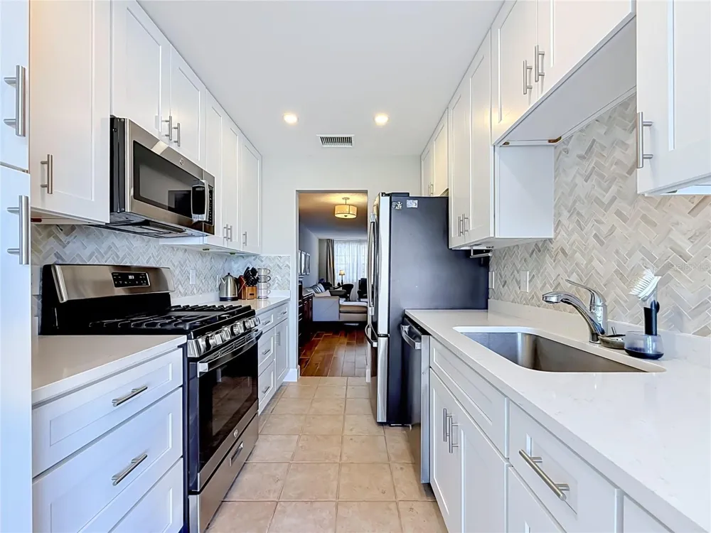 5925 SHORE BOULEVARD S #107 Gulfport, FL 33707