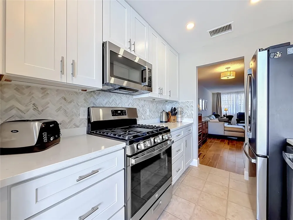 5925 SHORE BOULEVARD S #107 Gulfport, FL 33707