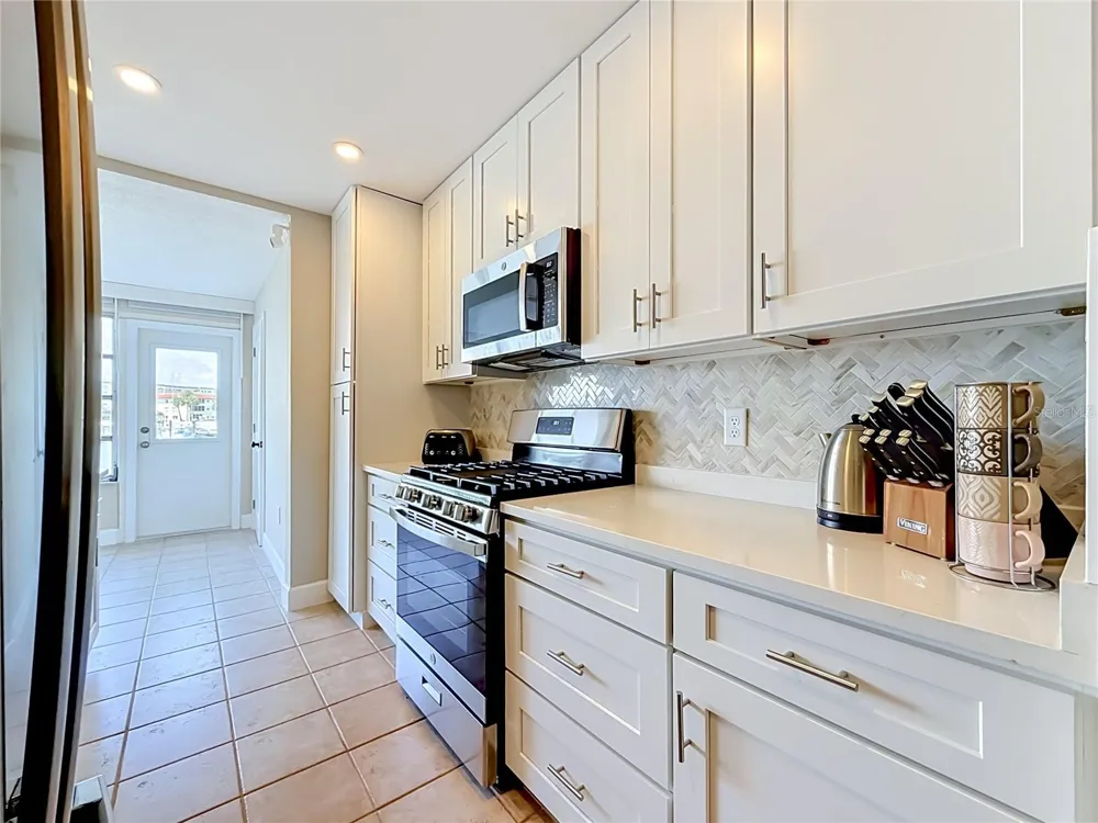 5925 SHORE BOULEVARD S #107 Gulfport, FL 33707