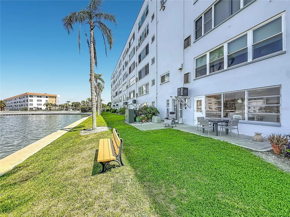 5925 SHORE BOULEVARD S #107 Gulfport, FL 33707