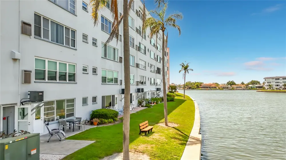 5925 SHORE BOULEVARD S #107 Gulfport, FL 33707