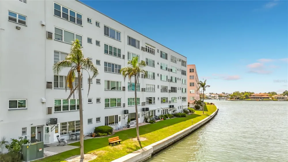 5925 SHORE BOULEVARD S #107 Gulfport, FL 33707