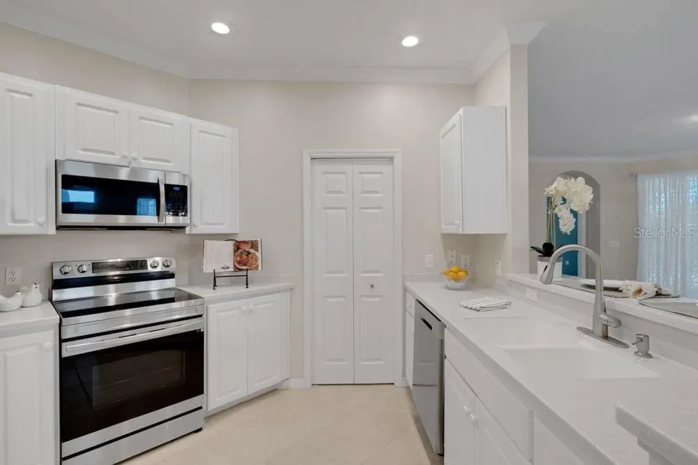 684 GRASSLANDS VILLAGE CIRCLE Lakeland, FL 33803
