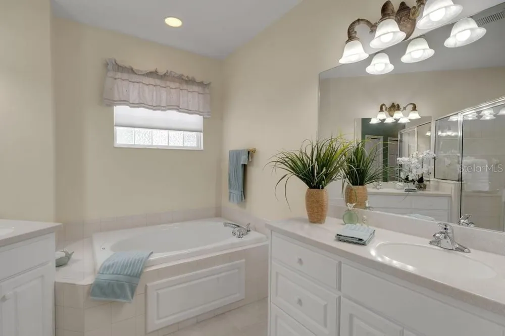 684 GRASSLANDS VILLAGE CIRCLE Lakeland, FL 33803