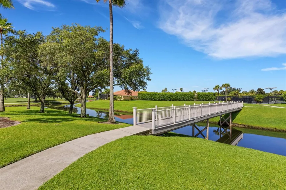 684 GRASSLANDS VILLAGE CIRCLE Lakeland, FL 33803