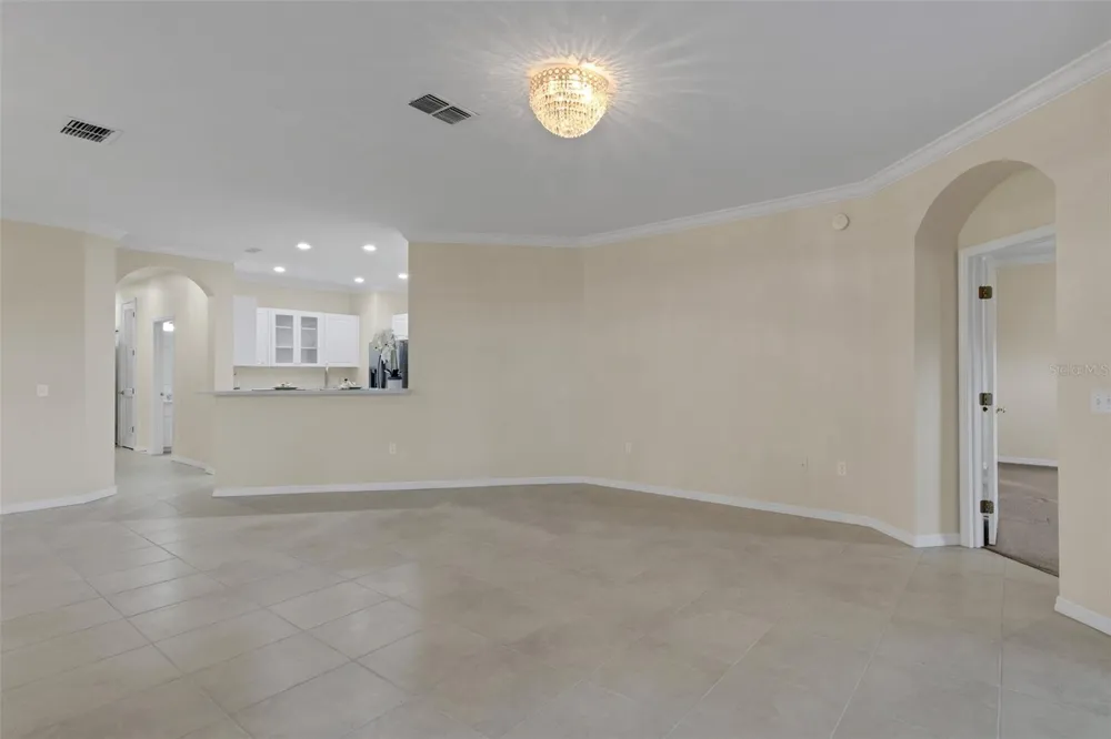 684 GRASSLANDS VILLAGE CIRCLE Lakeland, FL 33803