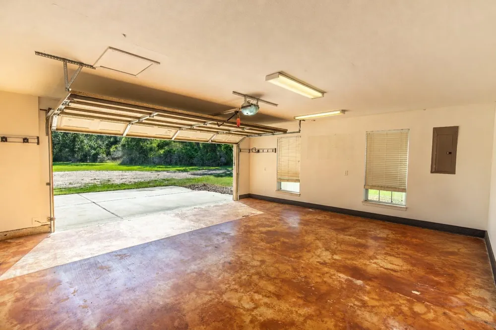 1081 Yaupon Creek Estates Drive Columbus, TX 78934