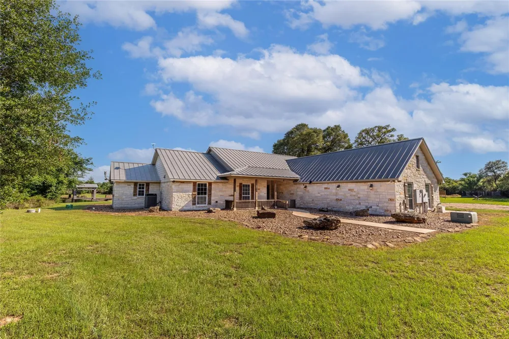 1081 Yaupon Creek Estates Drive Columbus, TX 78934