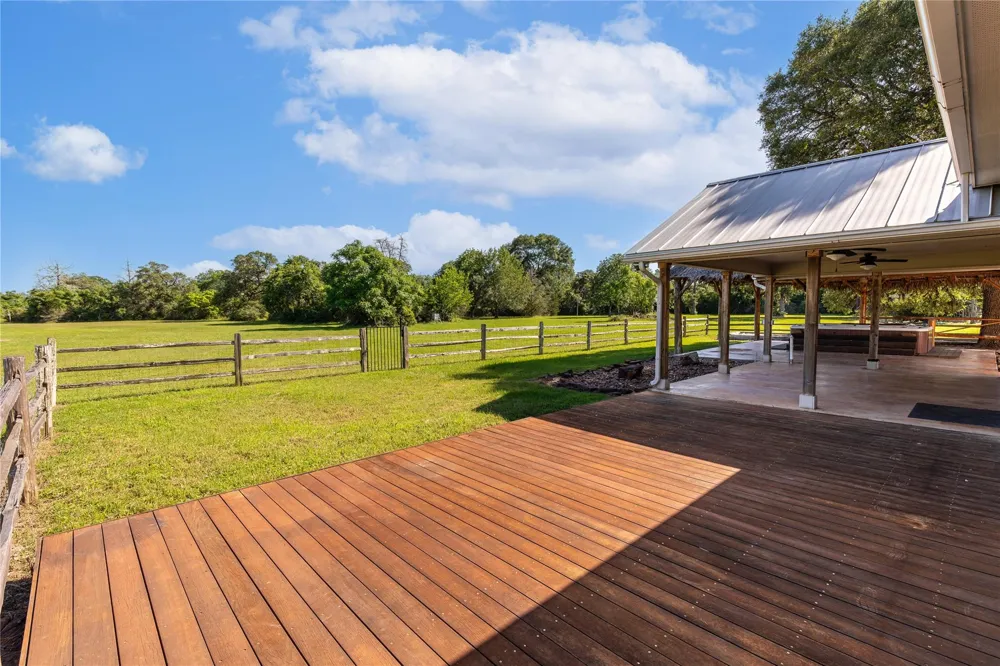 1081 Yaupon Creek Estates Drive Columbus, TX 78934