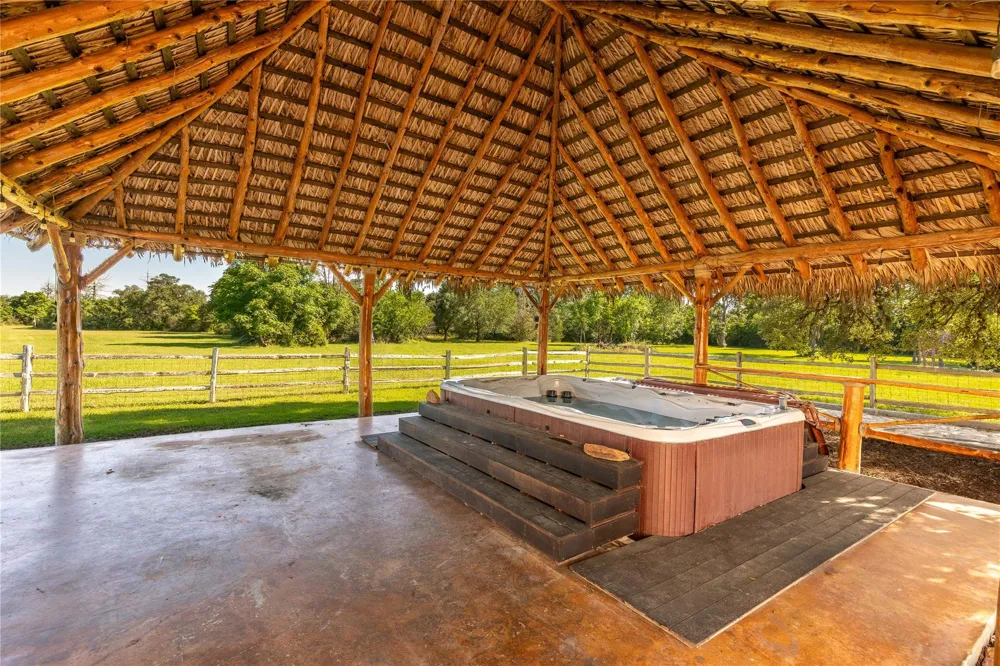 1081 Yaupon Creek Estates Drive Columbus, TX 78934