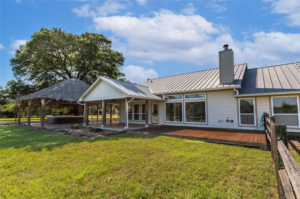 1081 Yaupon Creek Estates Drive Columbus, TX 78934