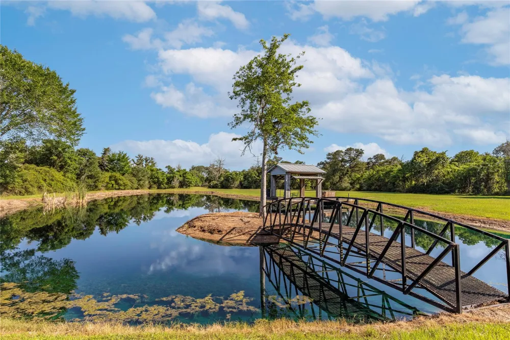 1081 Yaupon Creek Estates Drive Columbus, TX 78934