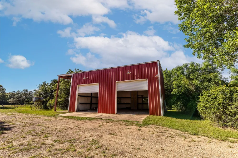 1081 Yaupon Creek Estates Drive Columbus, TX 78934