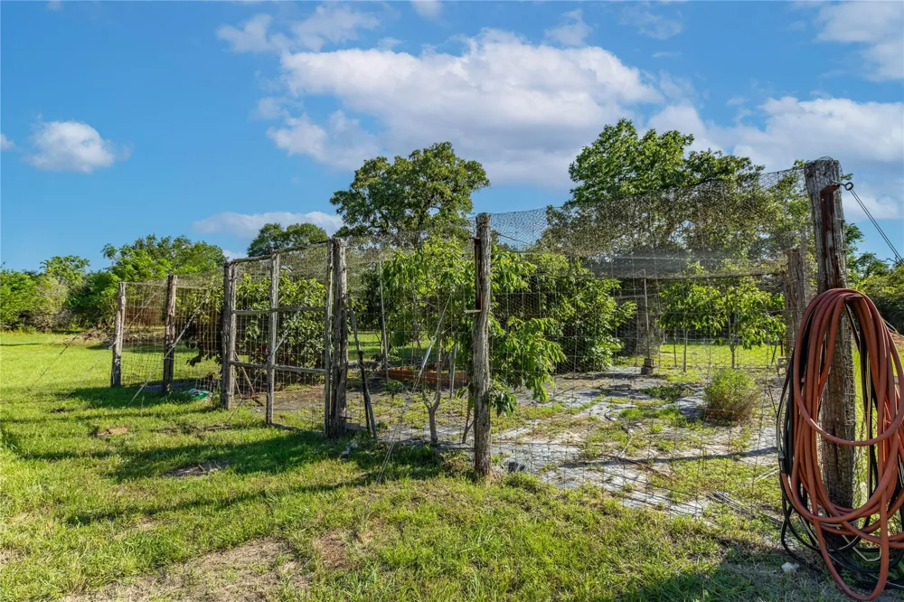1081 Yaupon Creek Estates Drive Columbus, TX 78934