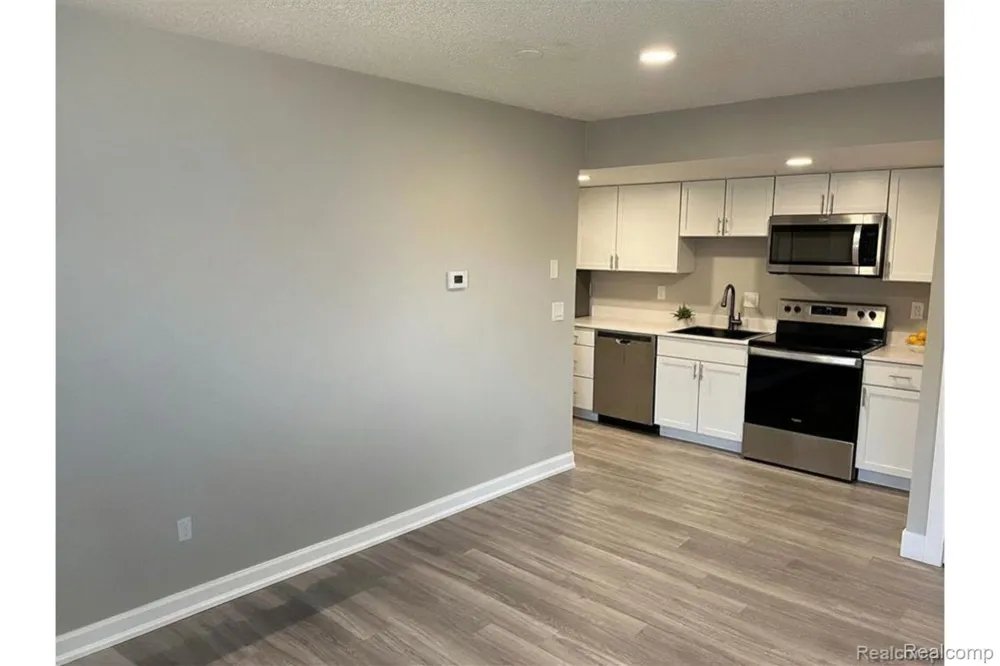 2639 Columbia Road #4 Berkley City, MI 48072