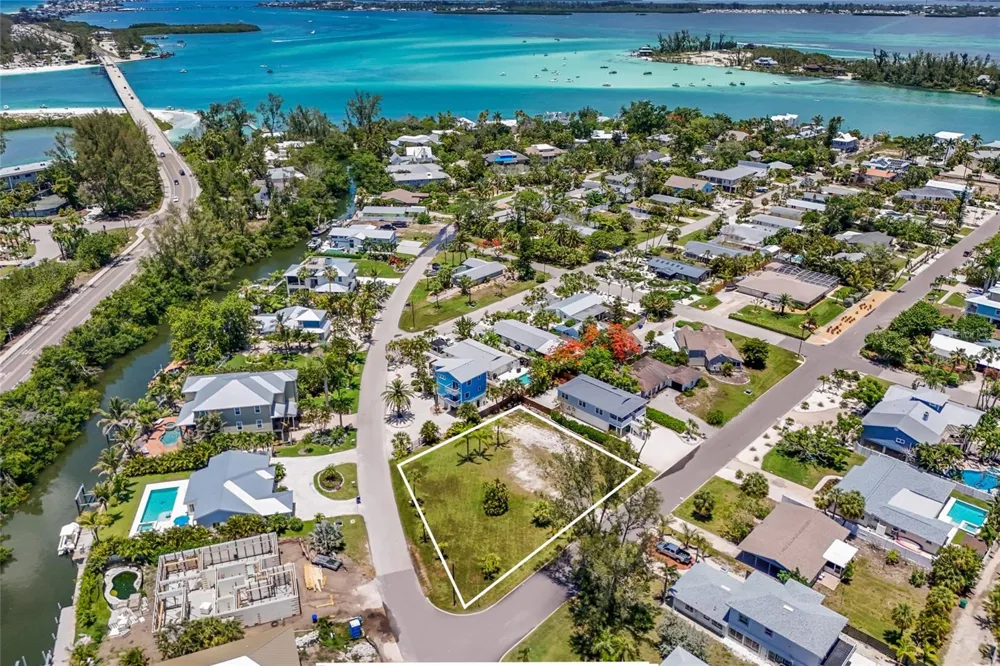 591 RUSSELL STREET Longboat Key, FL 34228