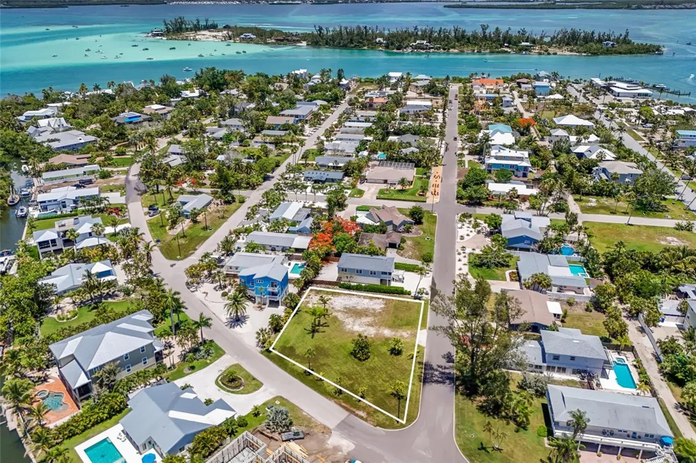 591 RUSSELL STREET Longboat Key, FL 34228
