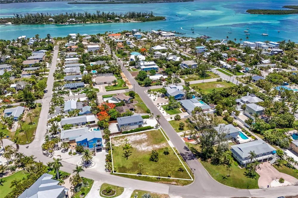 591 RUSSELL STREET Longboat Key, FL 34228