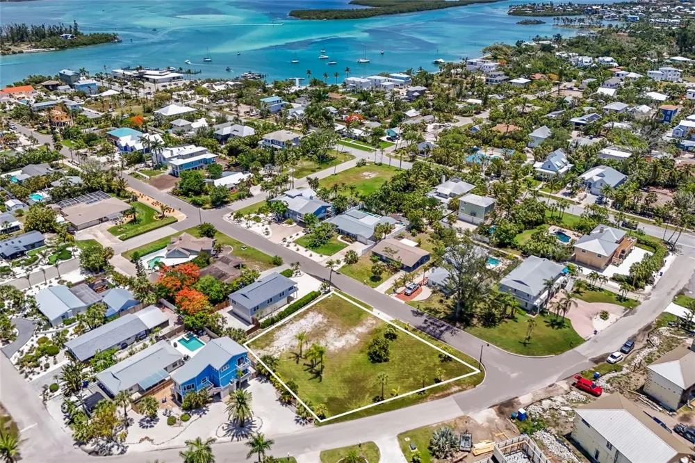 591 RUSSELL STREET Longboat Key, FL 34228