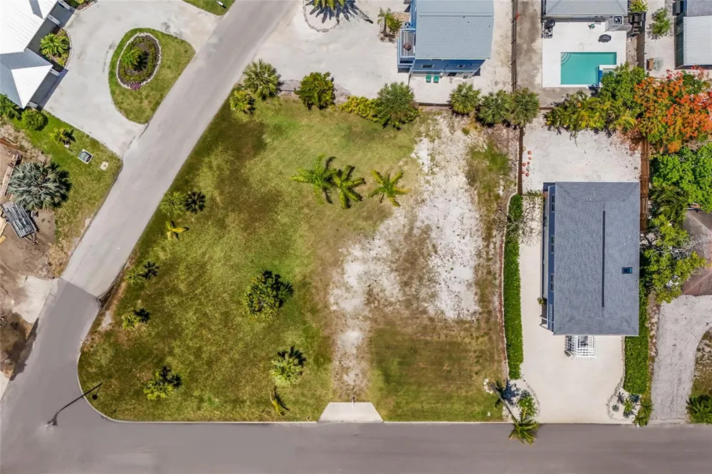 591 RUSSELL STREET Longboat Key, FL 34228