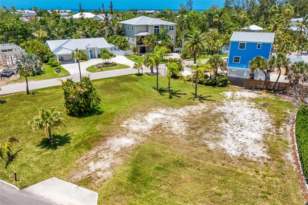 591 RUSSELL STREET Longboat Key, FL 34228