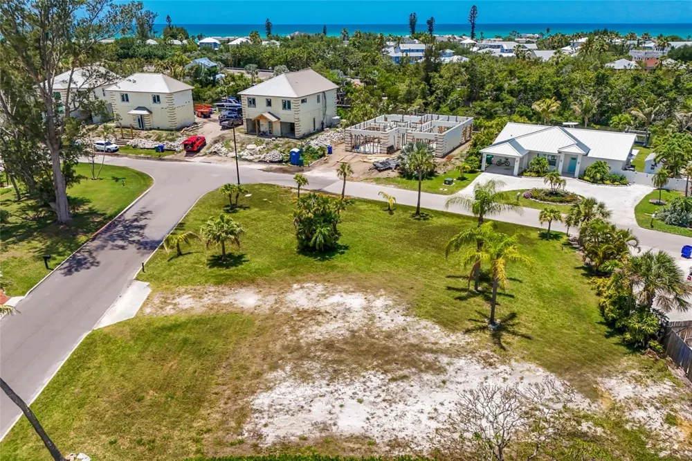 591 RUSSELL STREET Longboat Key, FL 34228