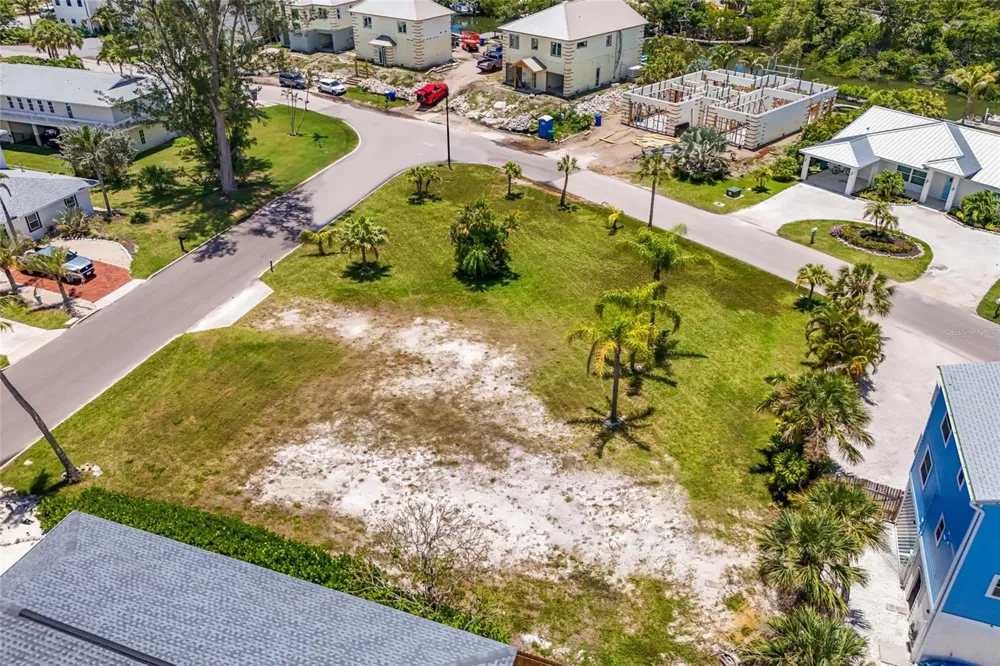 591 RUSSELL STREET Longboat Key, FL 34228