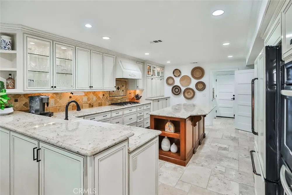 4658 Tam Oshanter Drive Westlake Village, CA 91362