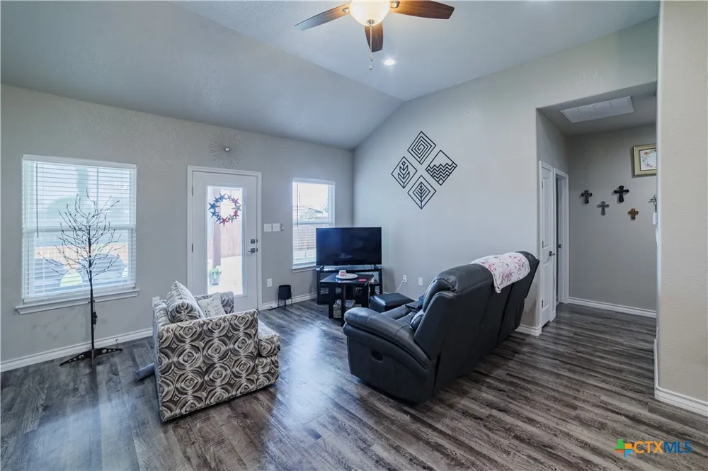 123 Navarro Crossing #12A Seguin, TX 78155