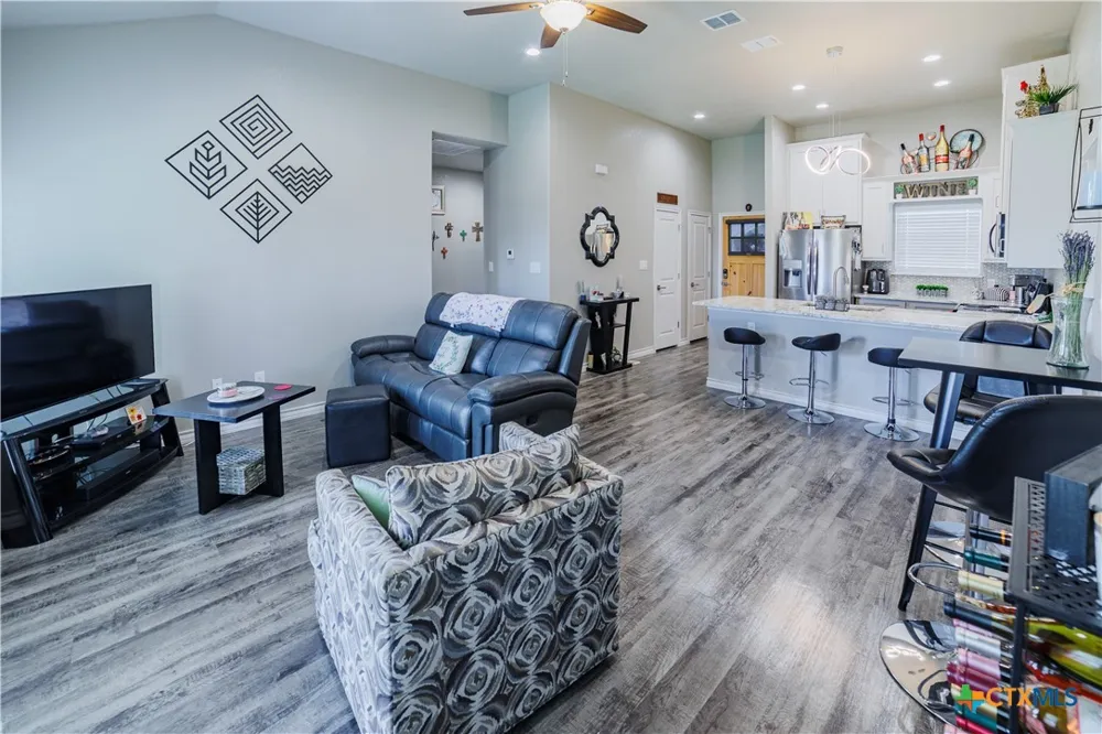 123 Navarro Crossing #12A Seguin, TX 78155