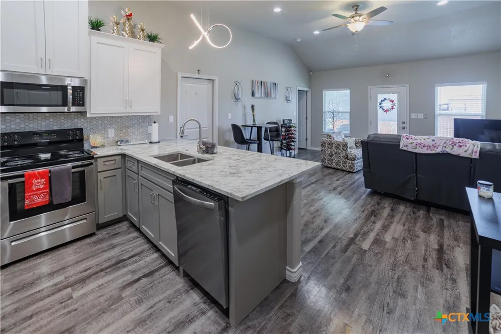 123 Navarro Crossing #12A Seguin, TX 78155