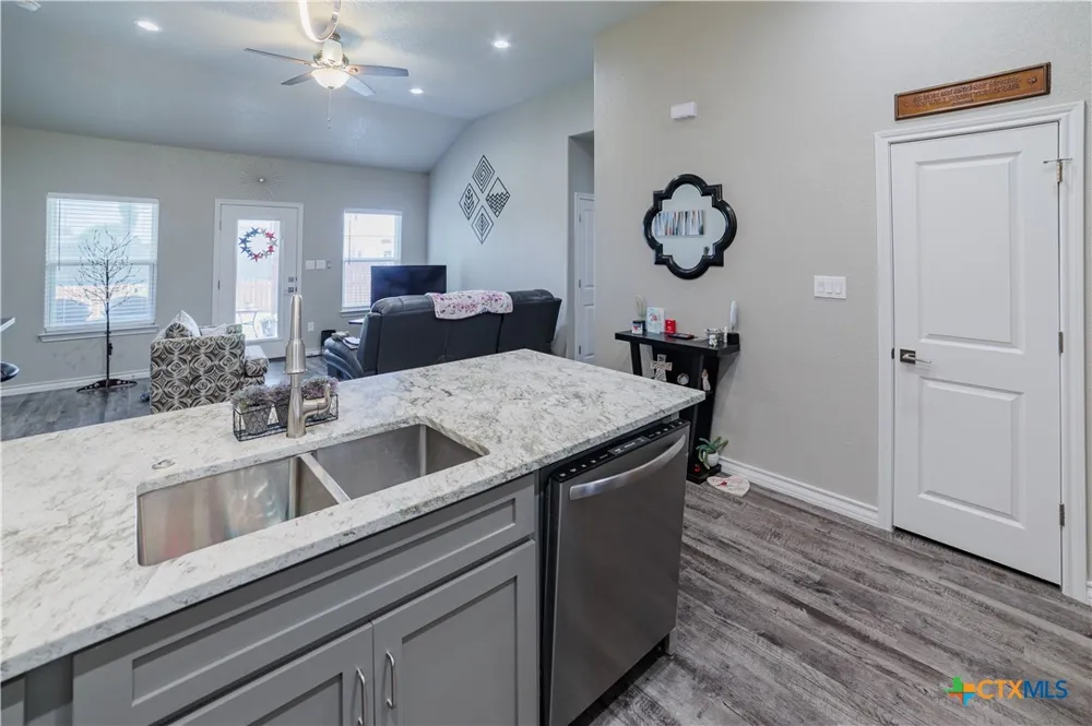 123 Navarro Crossing #12A Seguin, TX 78155
