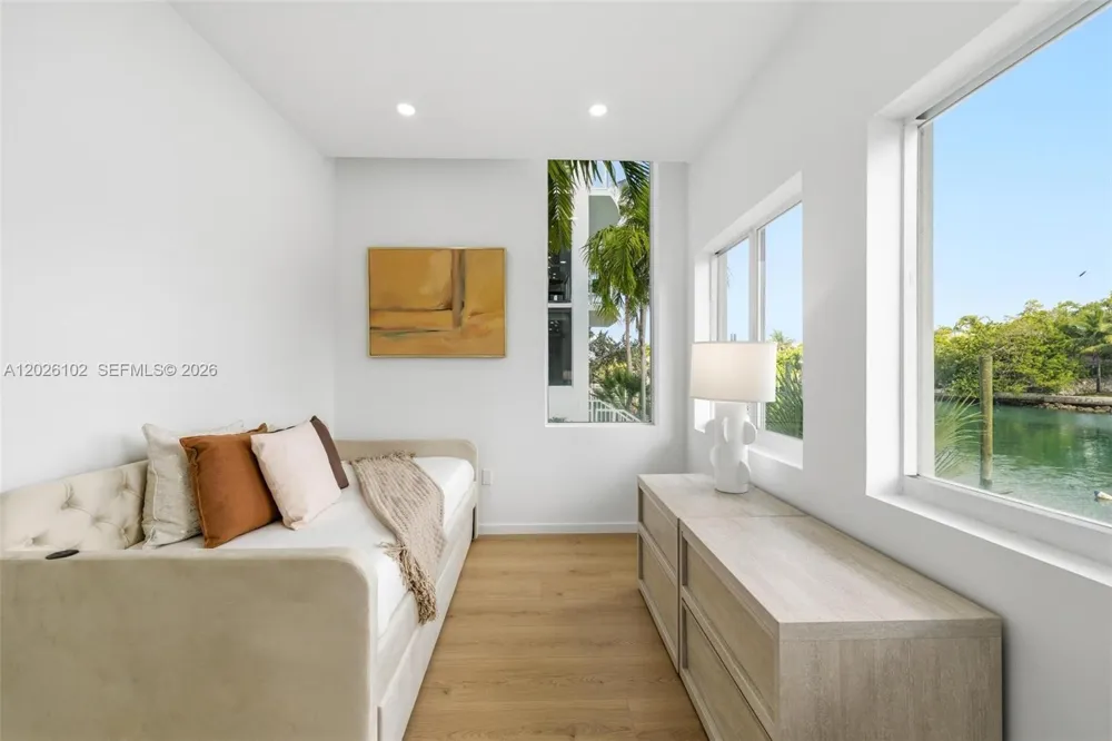 1975 Calais Dr #5 Miami Beach, FL 33141