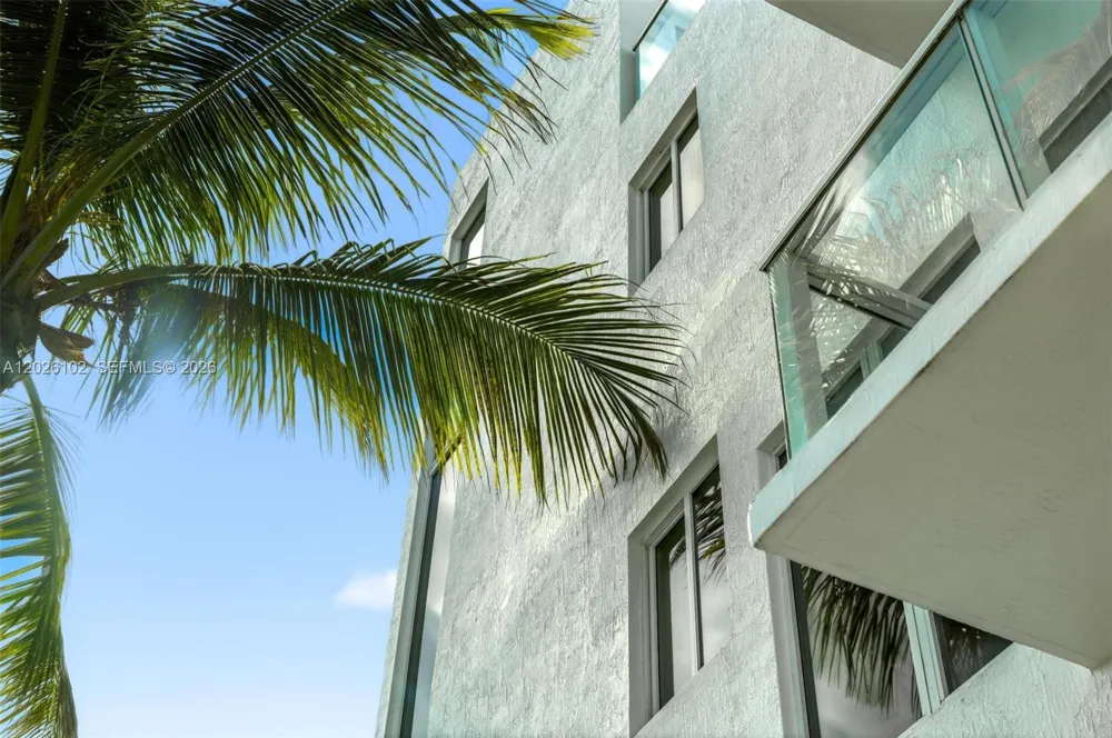 1975 Calais Dr #5 Miami Beach, FL 33141