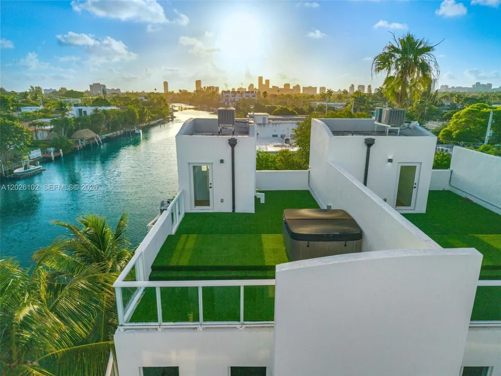 1975 Calais Dr #5 Miami Beach, FL 33141