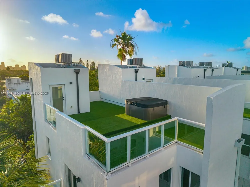 1975 Calais Dr #5 Miami Beach, FL 33141